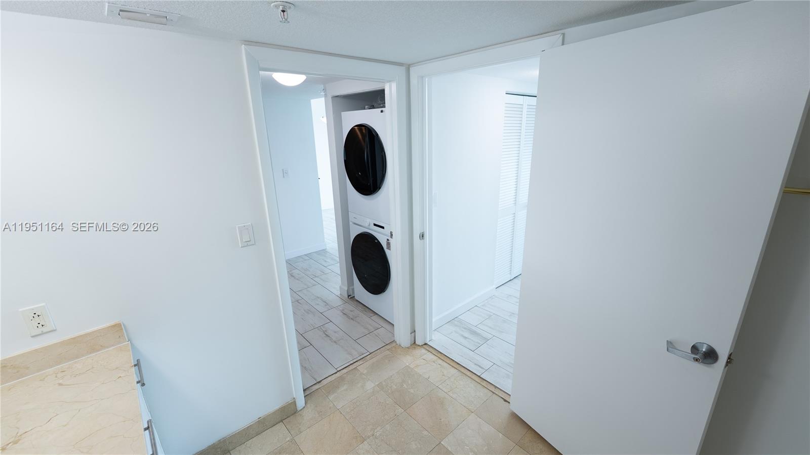 1800 N Bayshore Dr # 2302