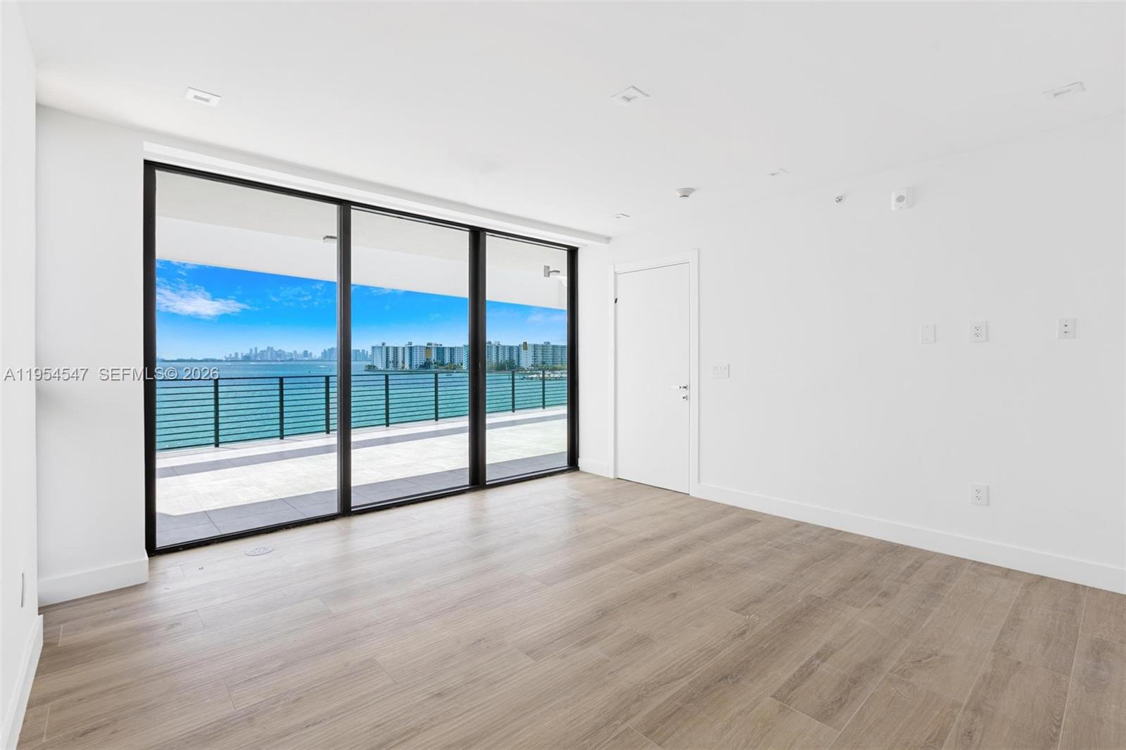 1930 Bay Dr Second Level Un # 1