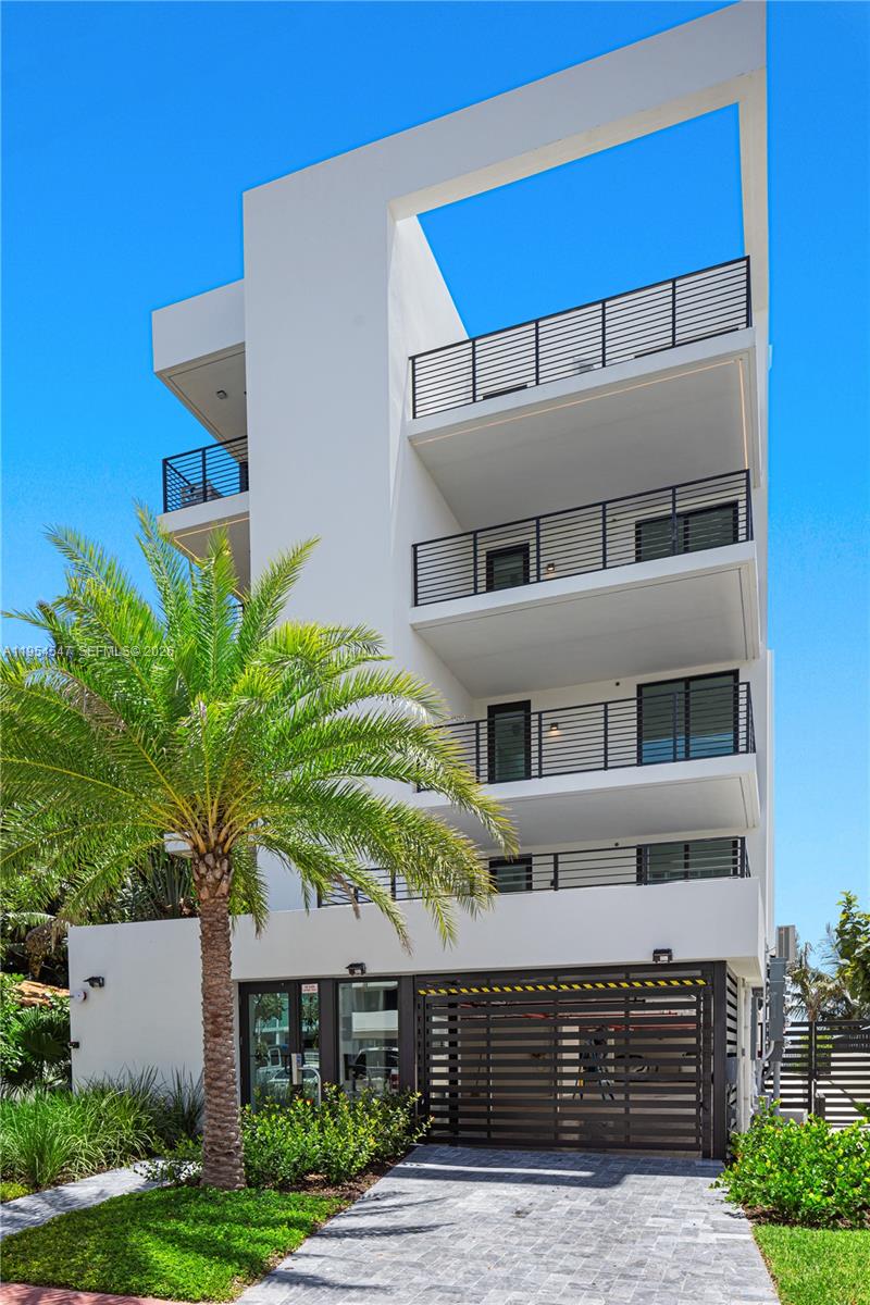 1930 Bay Dr Second Level Un # 1