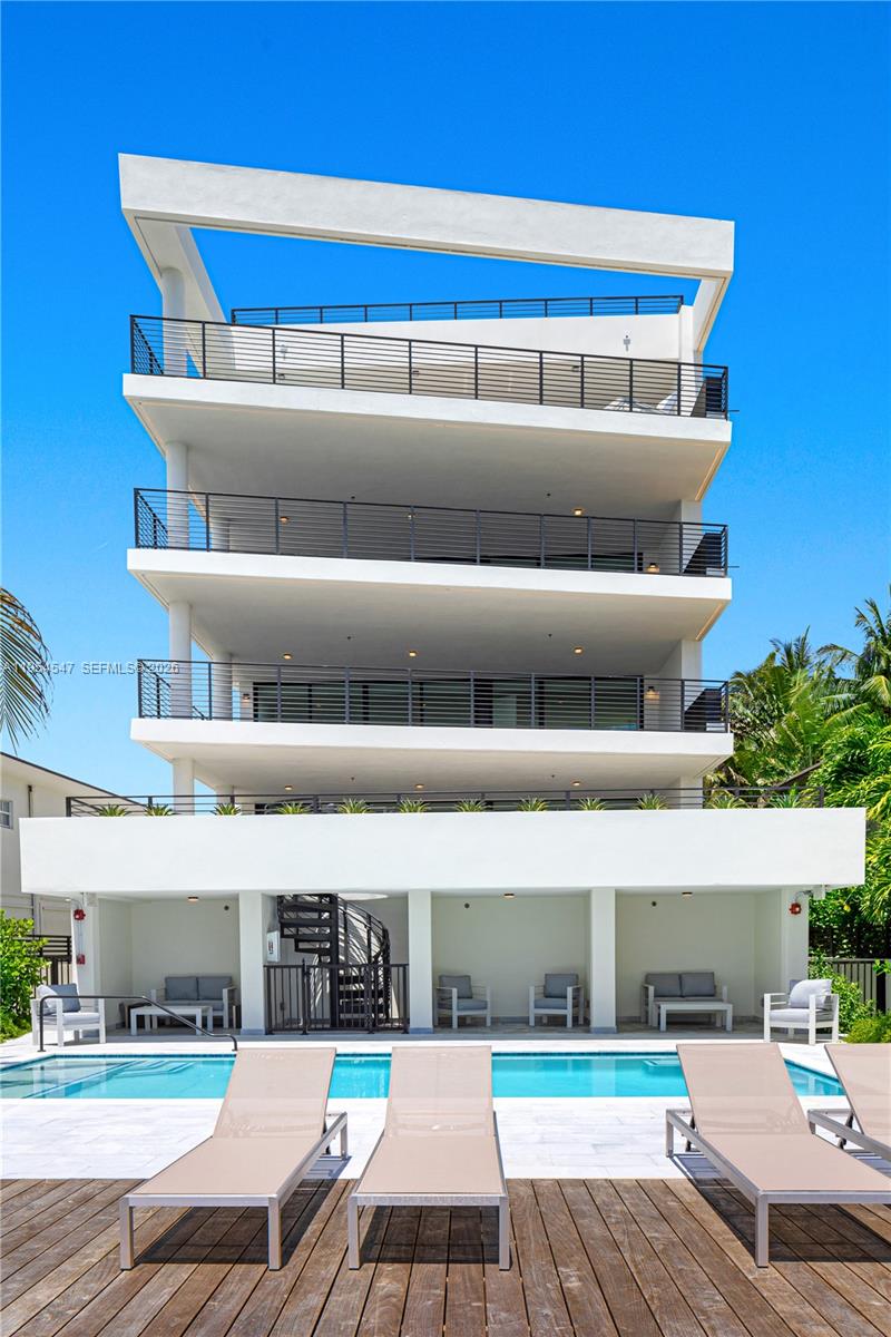 1930 Bay Dr Second Level Un # 1