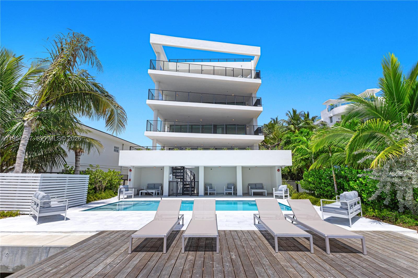 1930 Bay Dr Second Level Un # 1