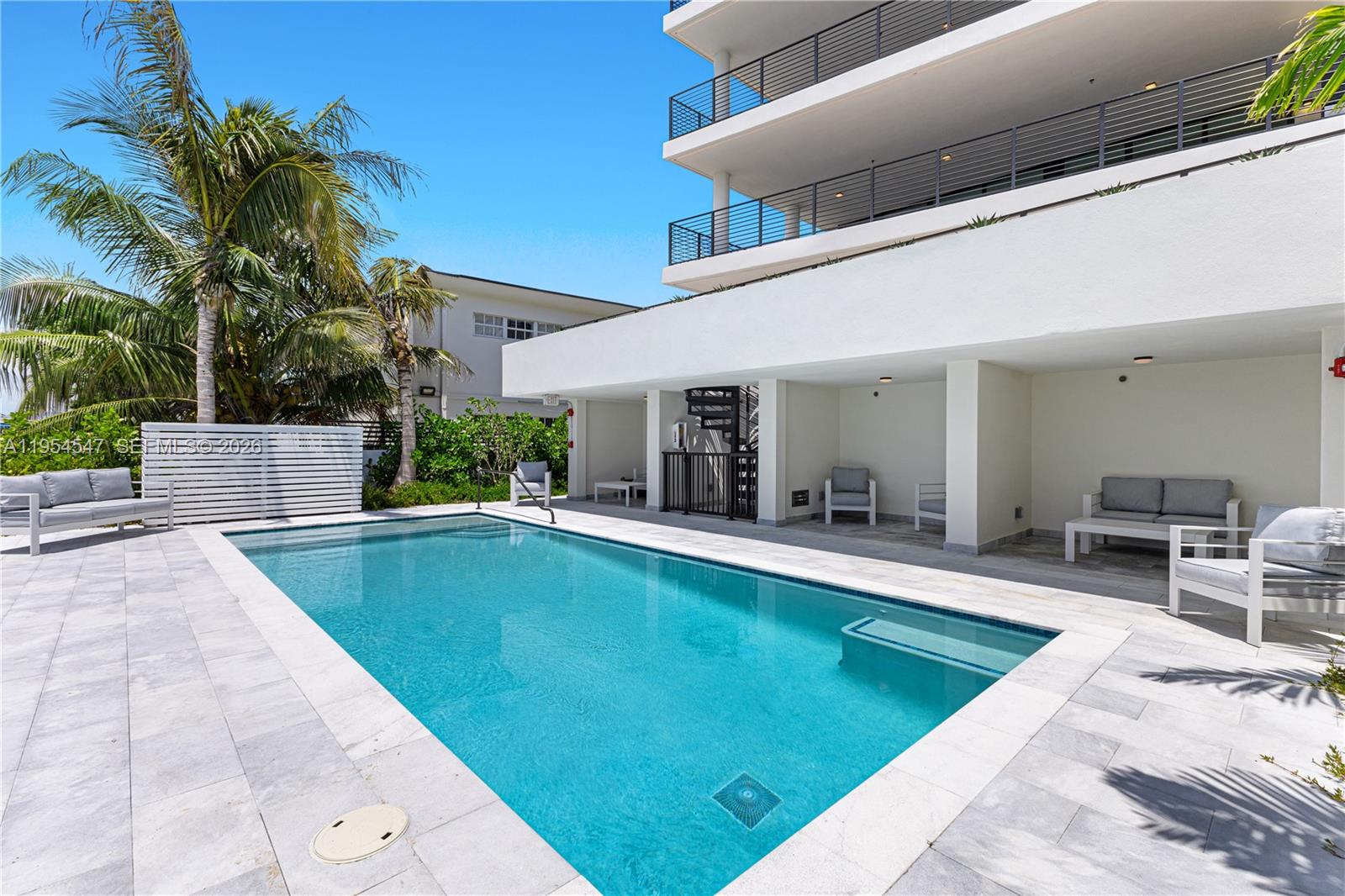1930 Bay Dr Second Level Un # 1