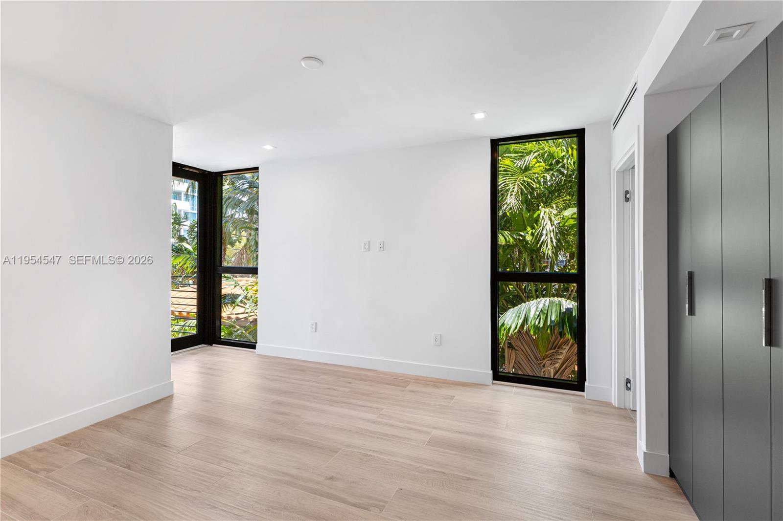 1930 Bay Dr Second Level Un # 1