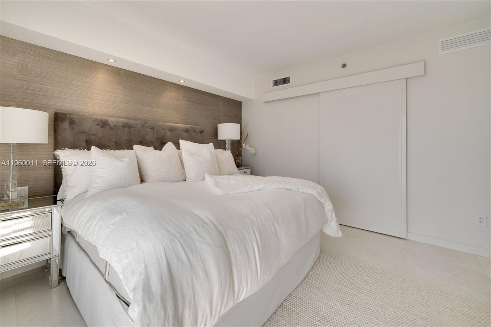 465 Brickell Ave # 2703