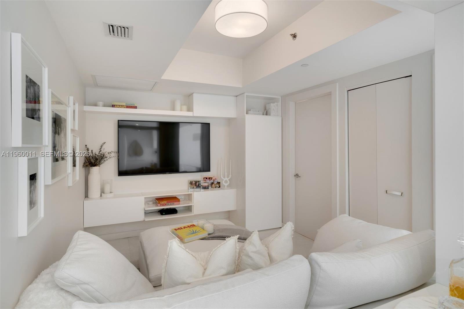 465 Brickell Ave # 2703