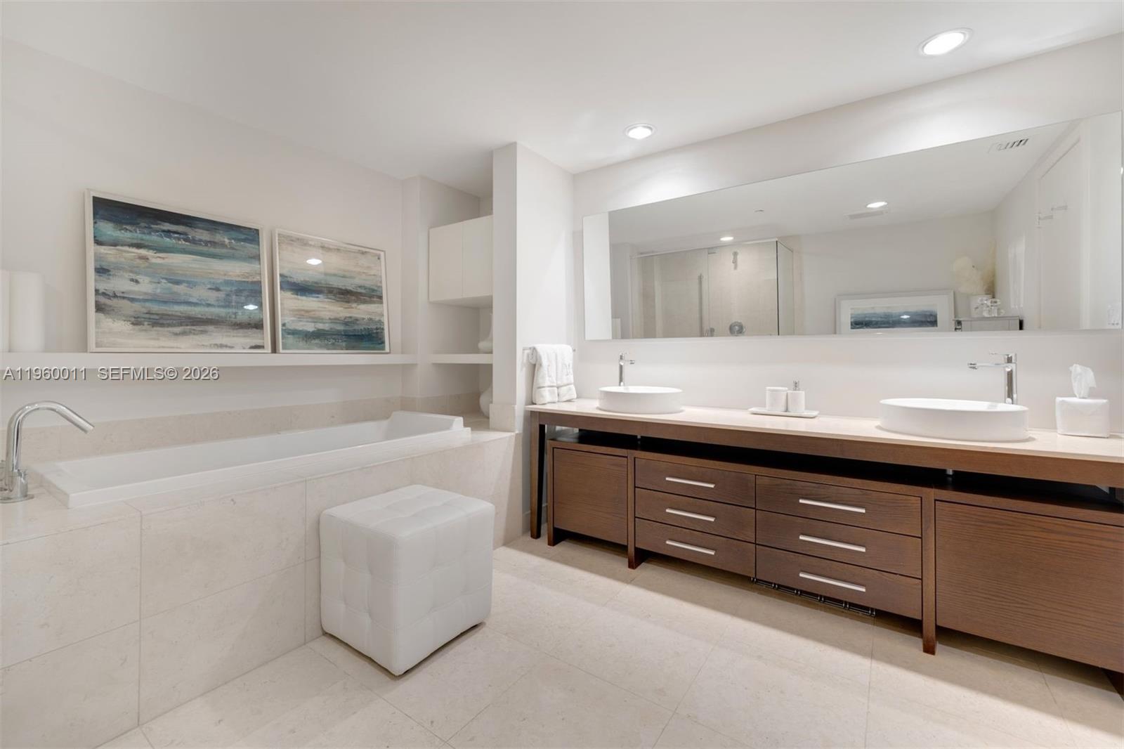 465 Brickell Ave # 2703