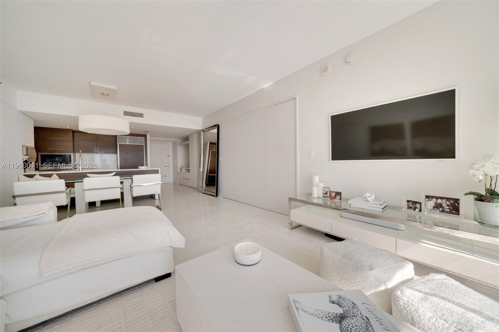 465 Brickell Ave # 2703