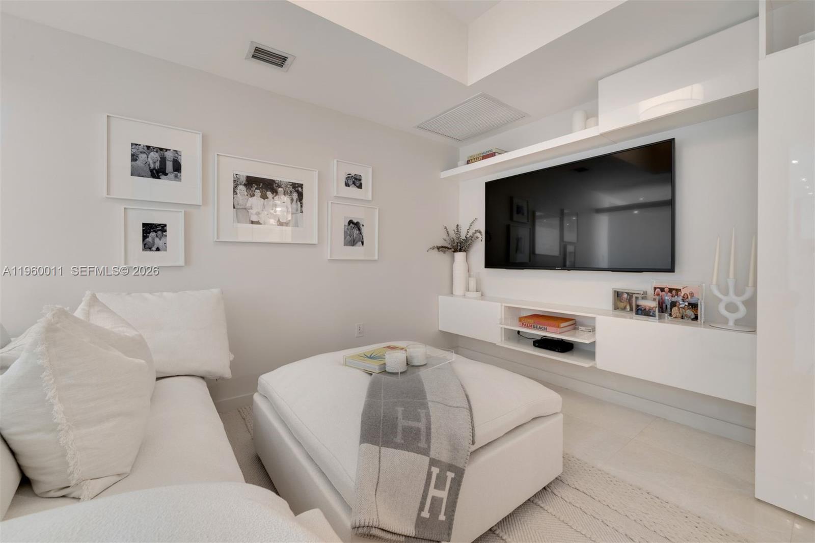 465 Brickell Ave # 2703