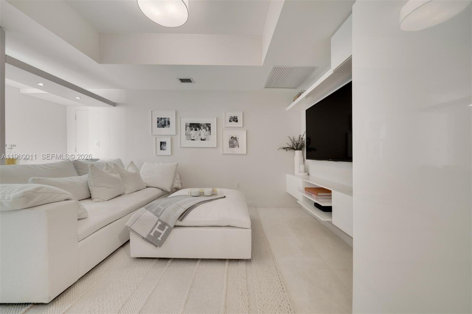 465 Brickell Ave # 2703