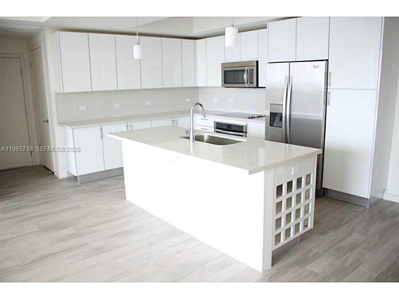 999 SW 1st Ave # 2106