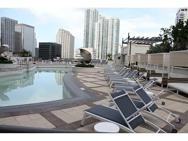999 SW 1st Ave # 2106