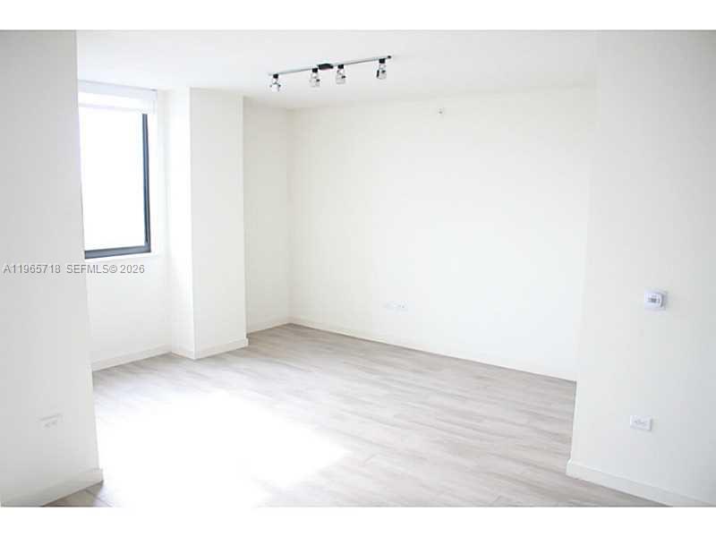 999 SW 1st Ave # 2106