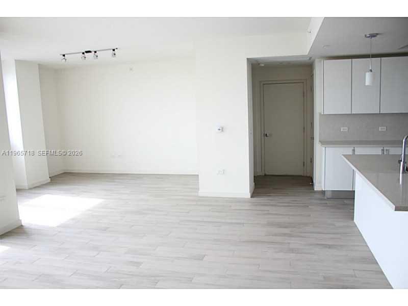 999 SW 1st Ave # 2106