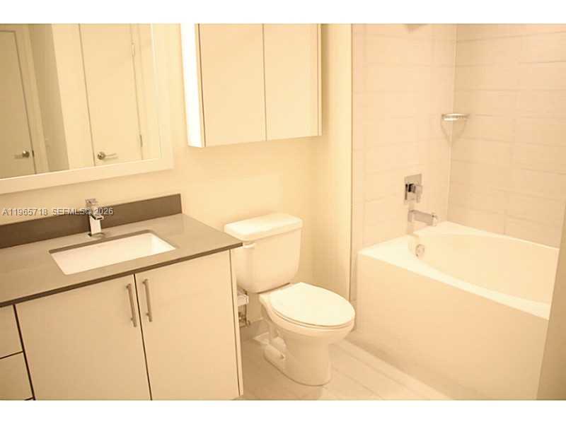 999 SW 1st Ave # 2106