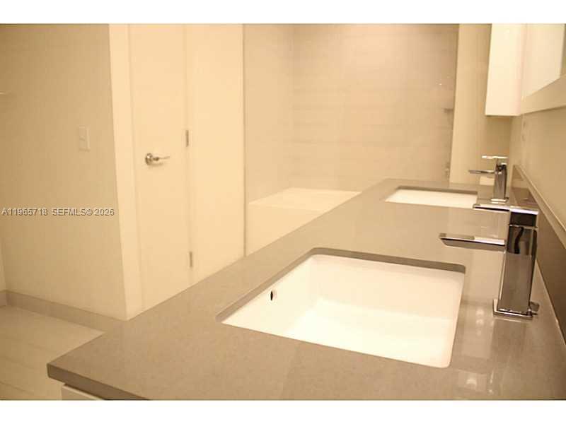 999 SW 1st Ave # 2106