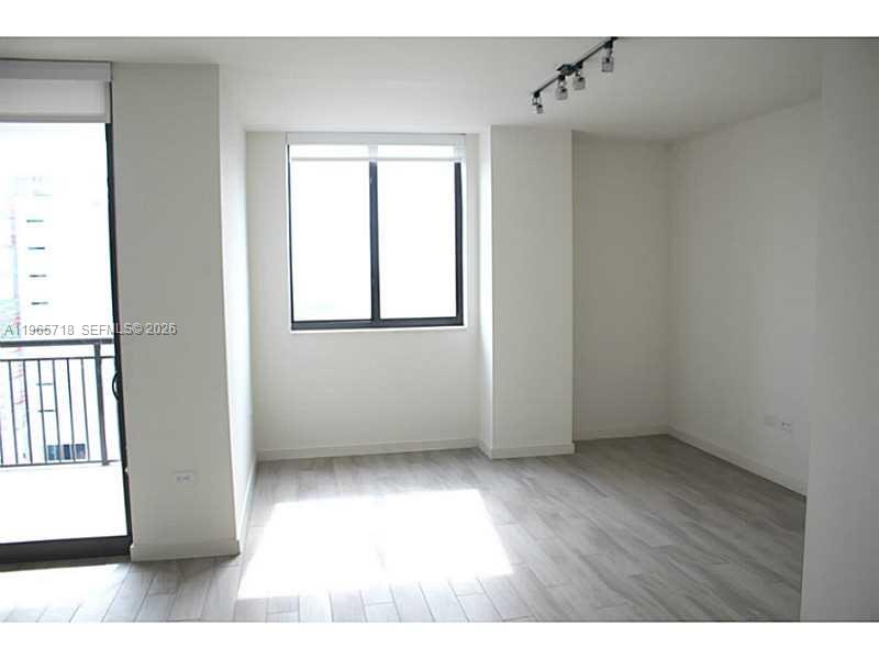 999 SW 1st Ave # 2106