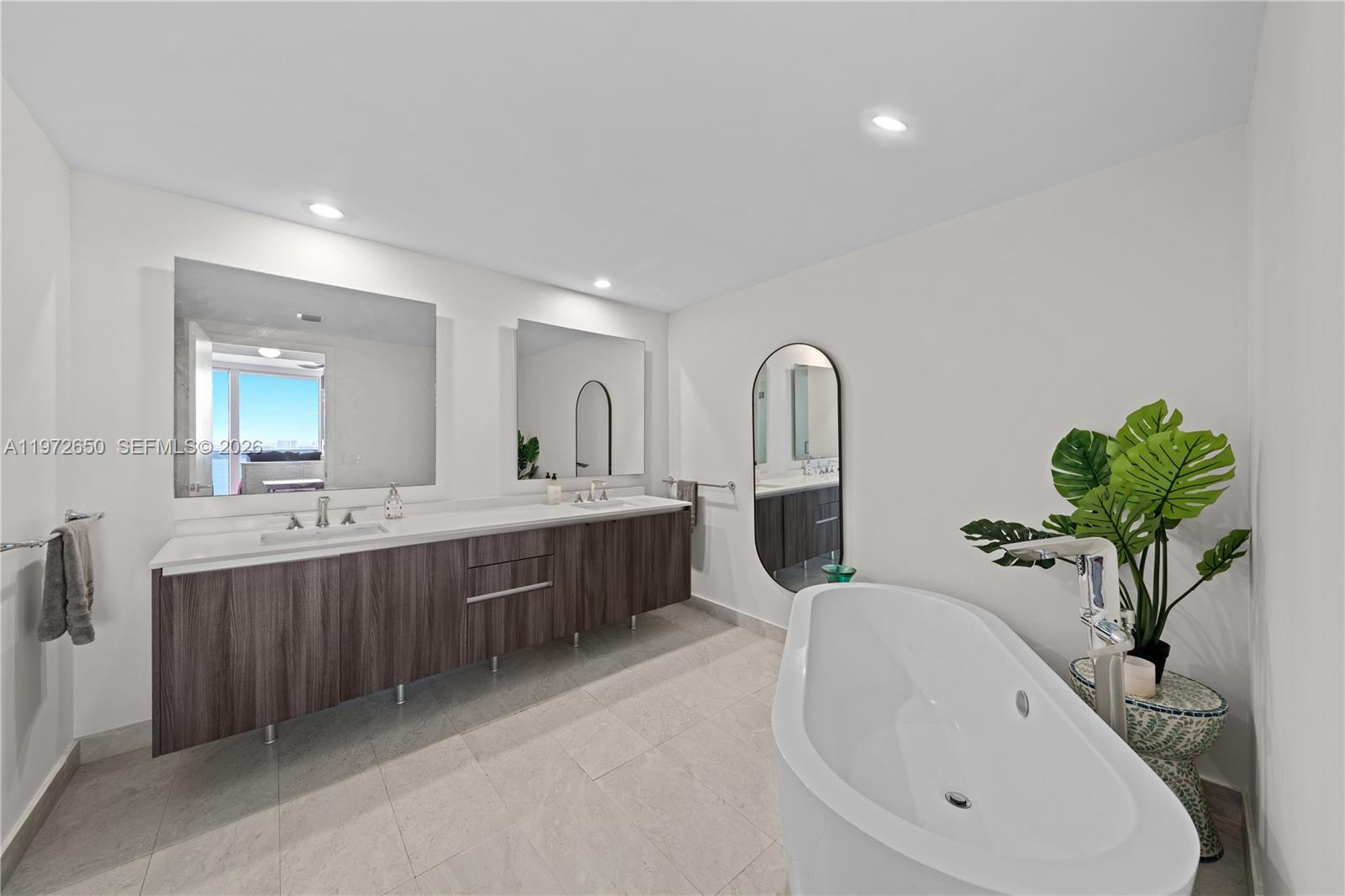 488 NE 18th St # 2112