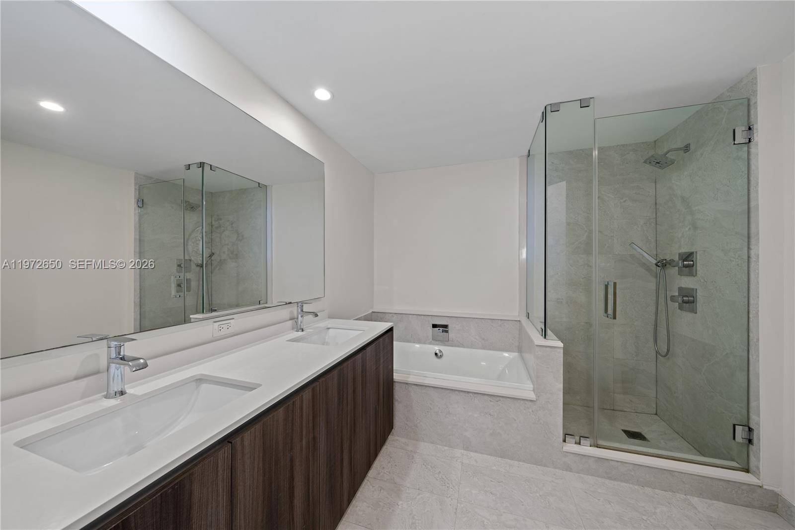 488 NE 18th St # 2112