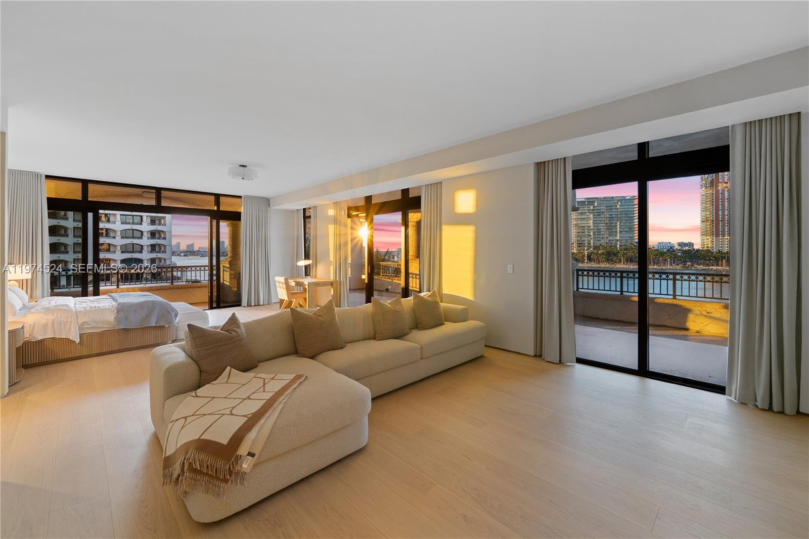 Palazzo Del Sol 7043
