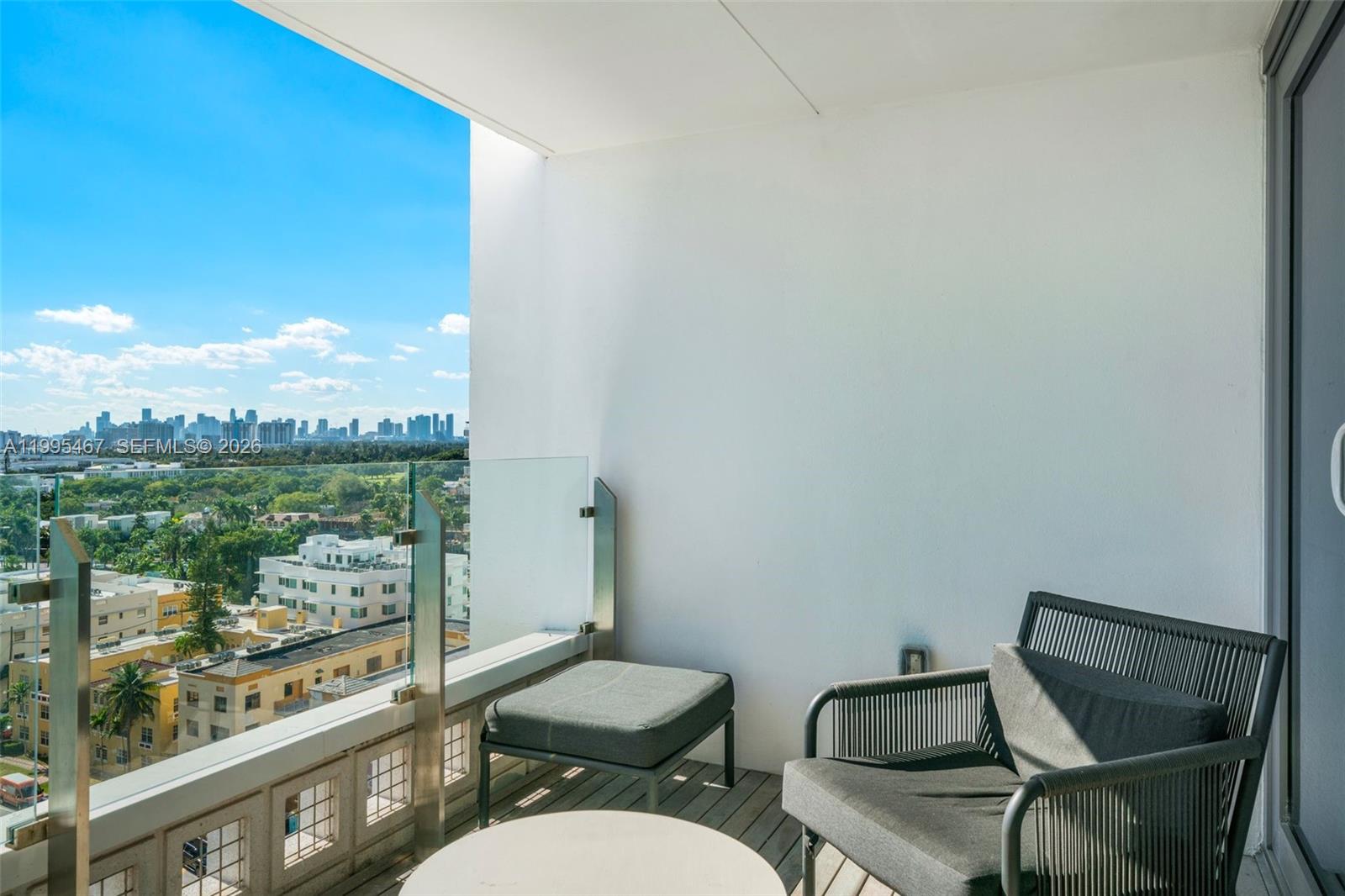 2901 Collins Ave # 1204