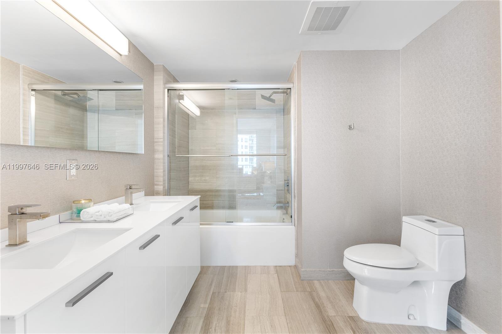 1300 Brickell Bay Dr # 1010