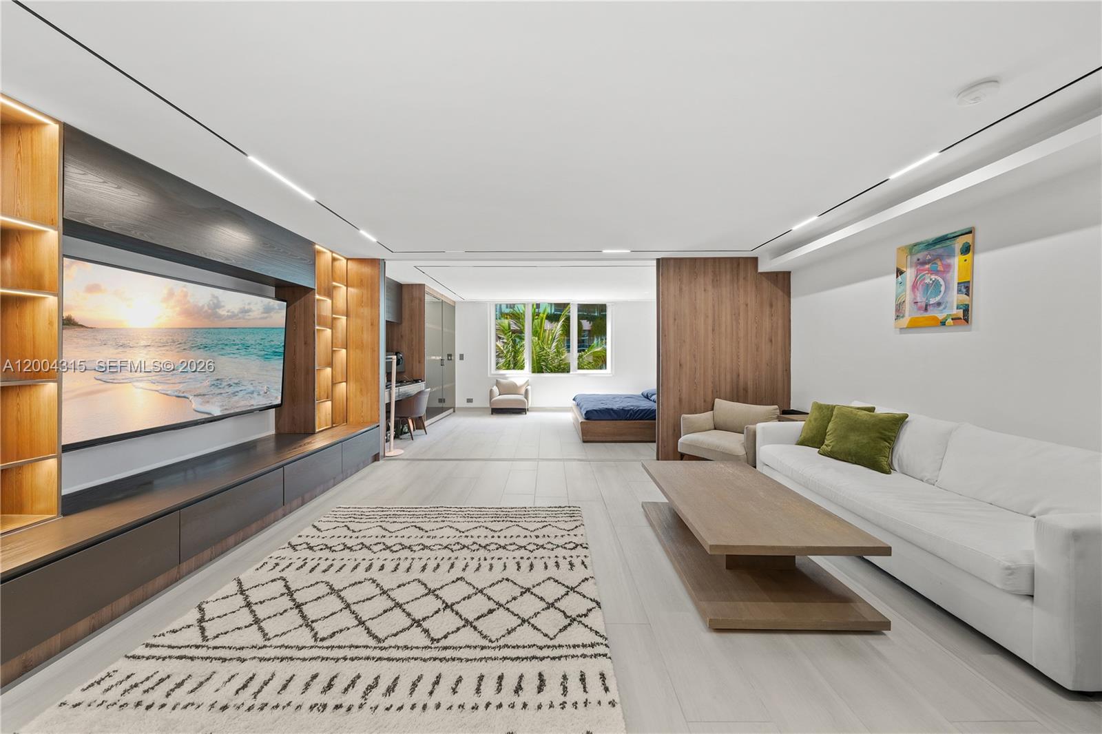 2301 Collins Ave # 432