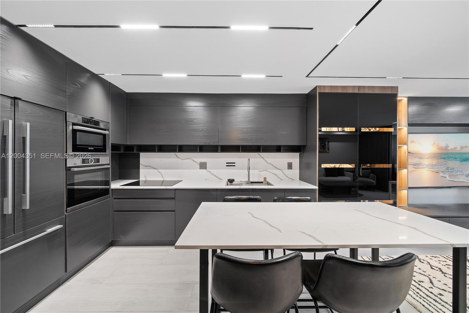 2301 Collins Ave # 432