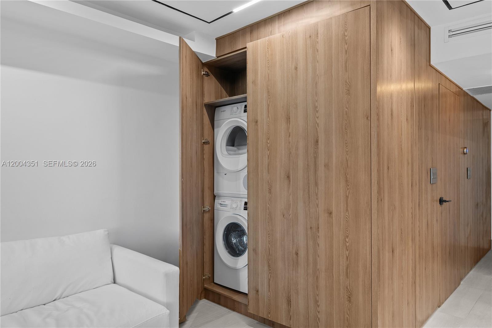 2301 Collins Ave # 432