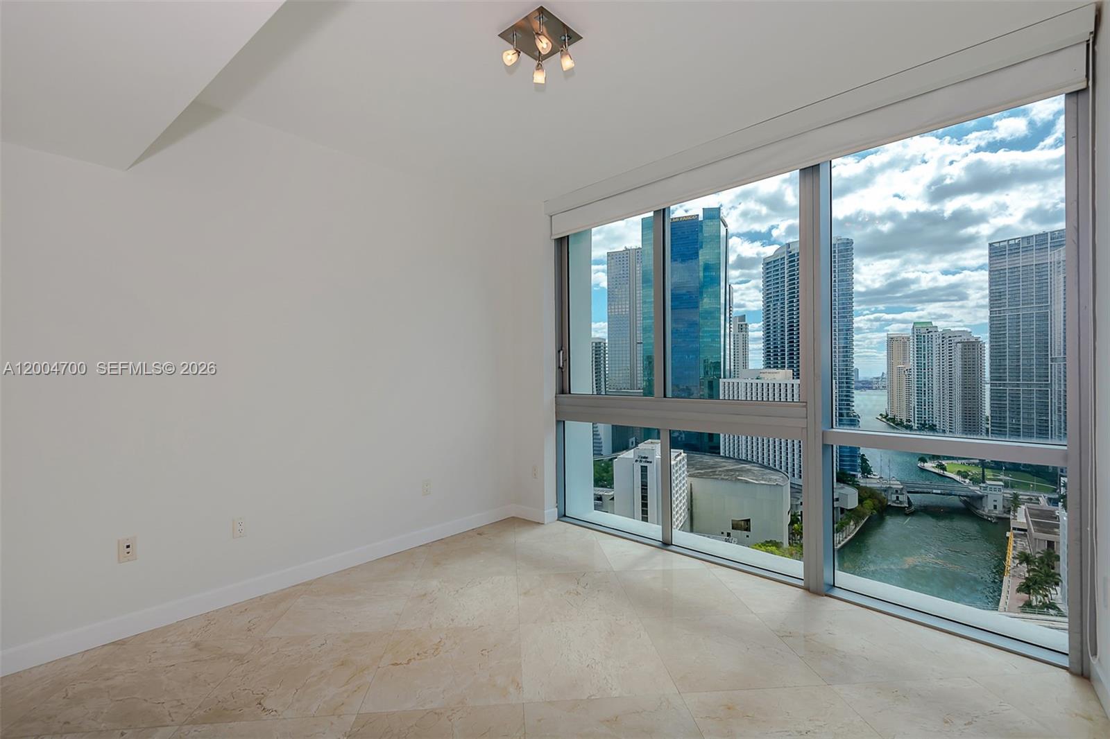 350 S Miami Ave Unit: 2702