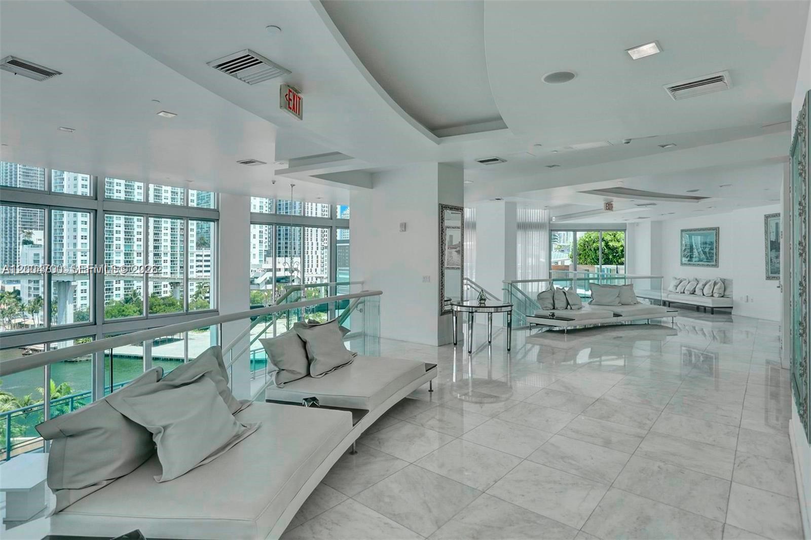 350 S Miami Ave Unit: 2702