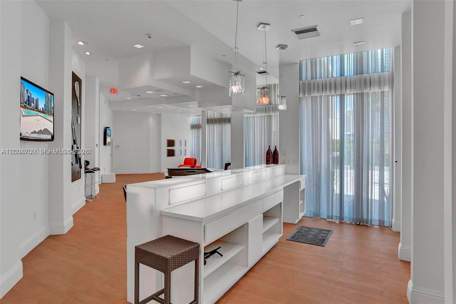 350 S Miami Ave Unit: 2702