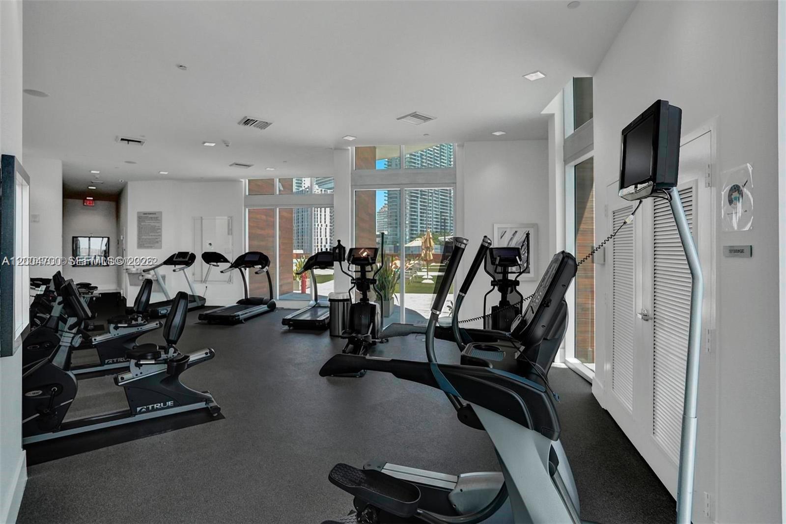350 S Miami Ave Unit: 2702