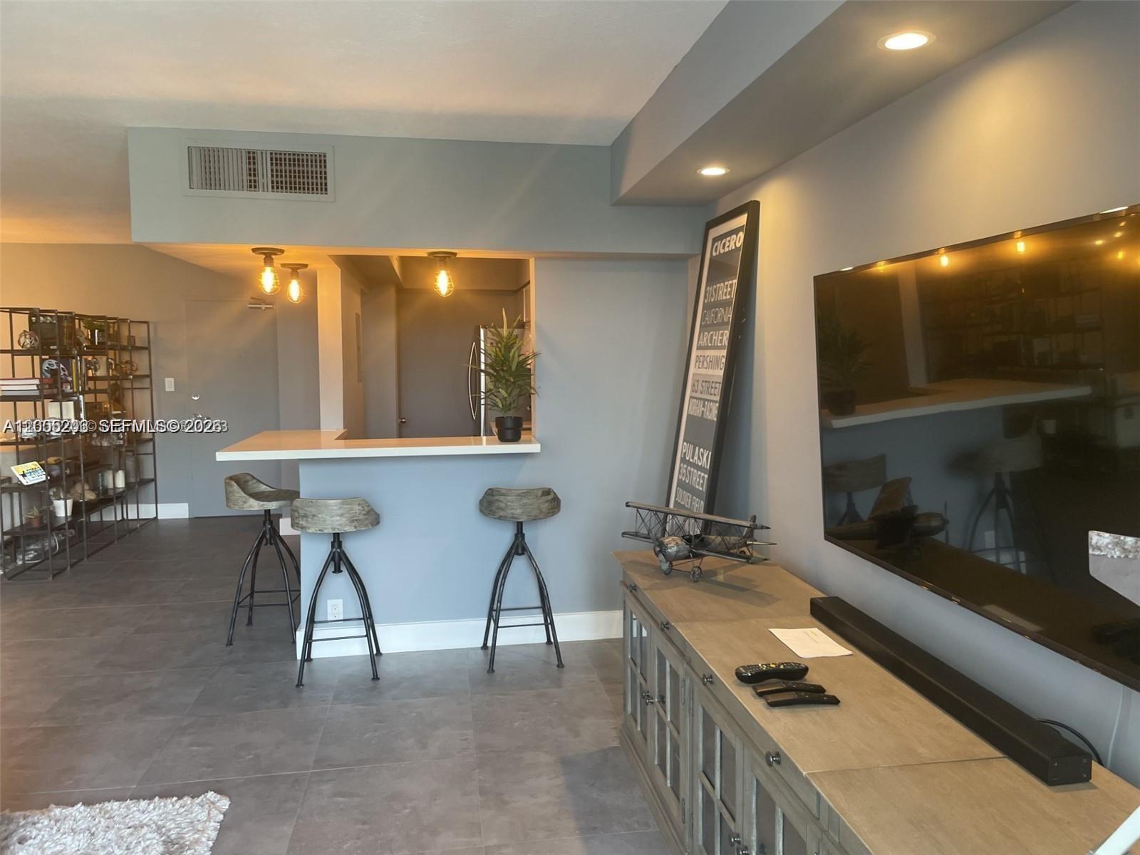 1000 West Ave # 405