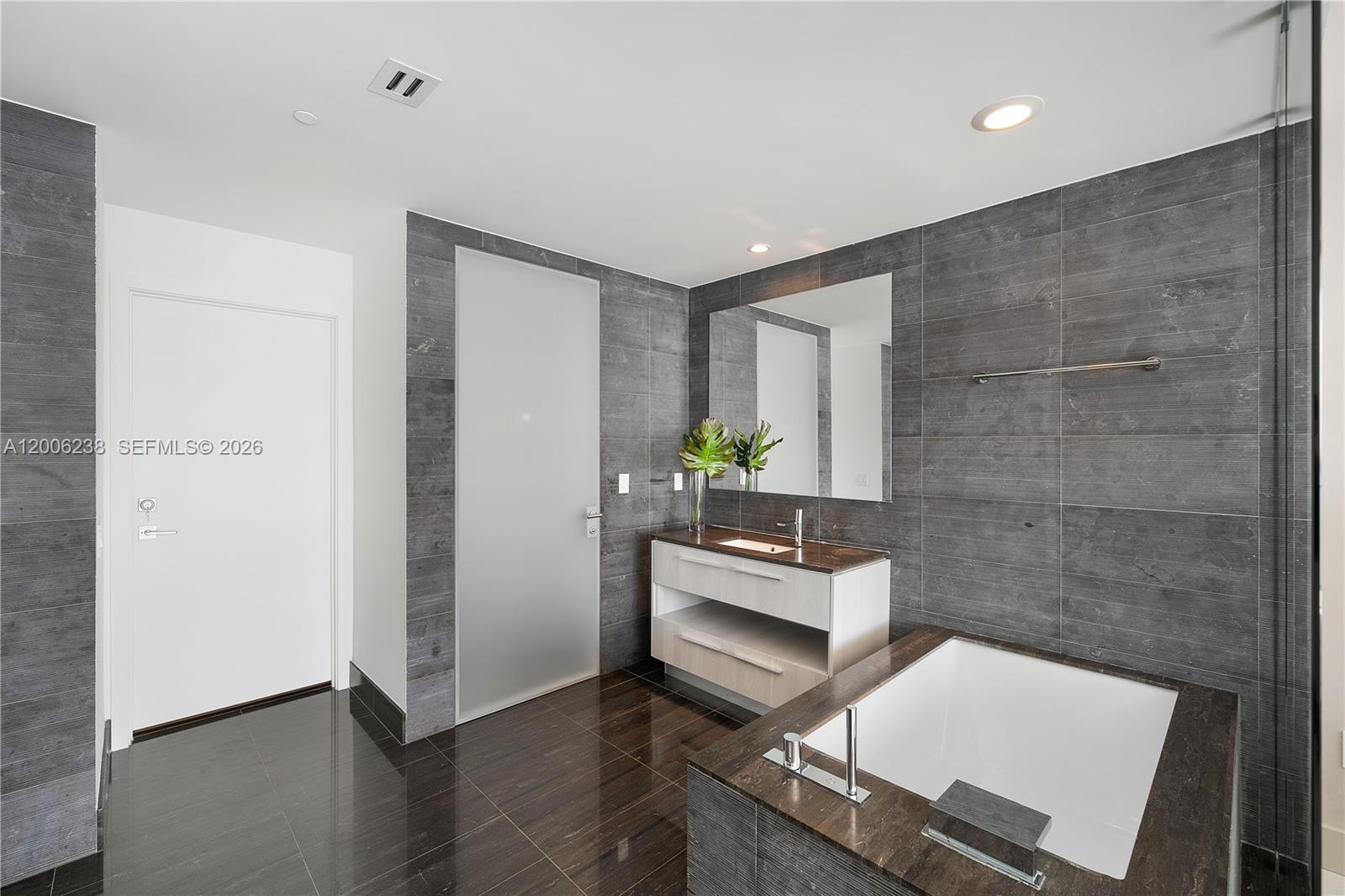 3131 NE 7th Ave Unit: PH5202