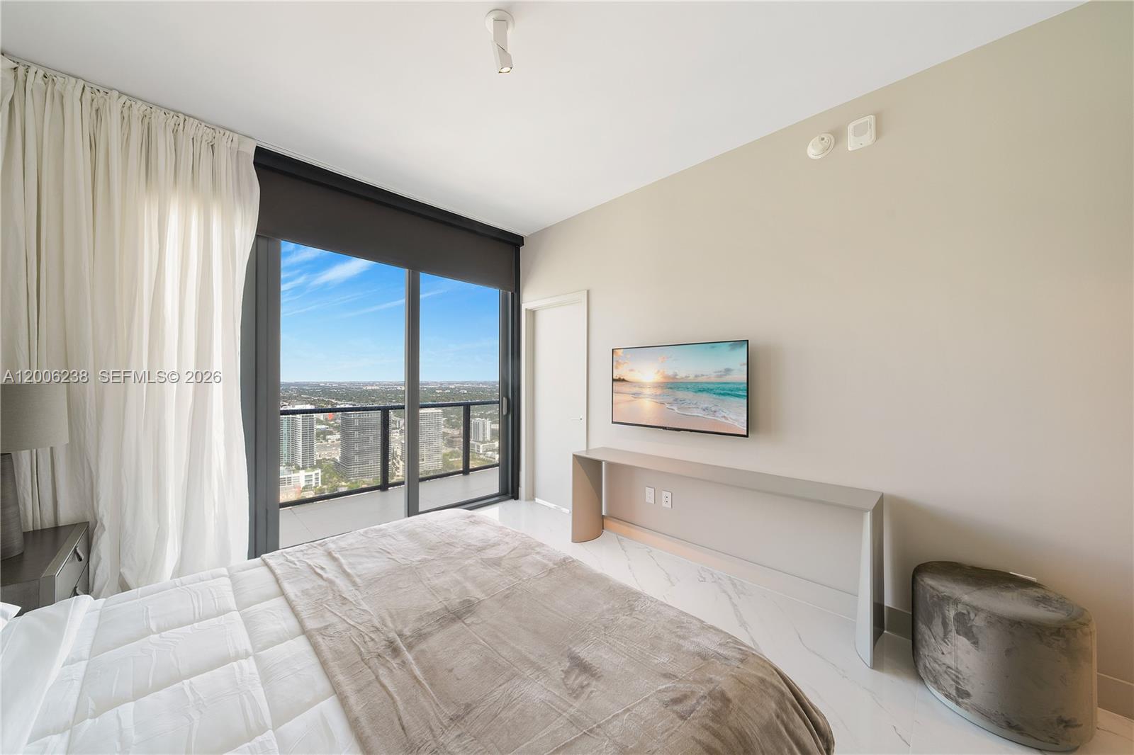 3131 NE 7th Ave Unit: PH5202