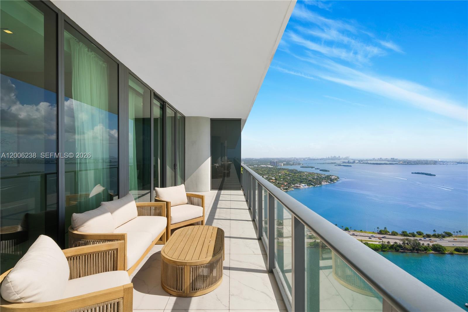 3131 NE 7th Ave Unit: PH5202