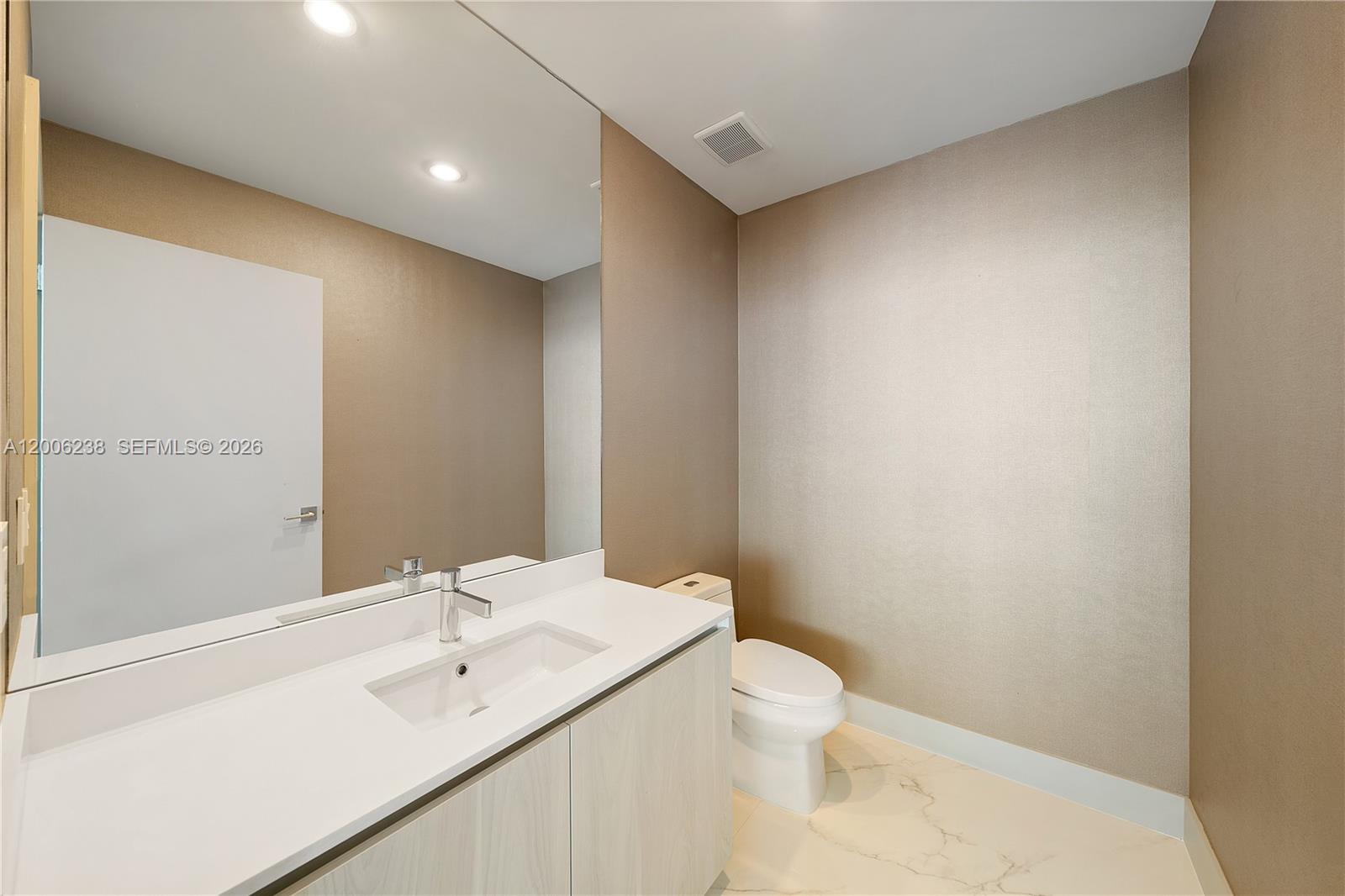 3131 NE 7th Ave Unit: PH5202