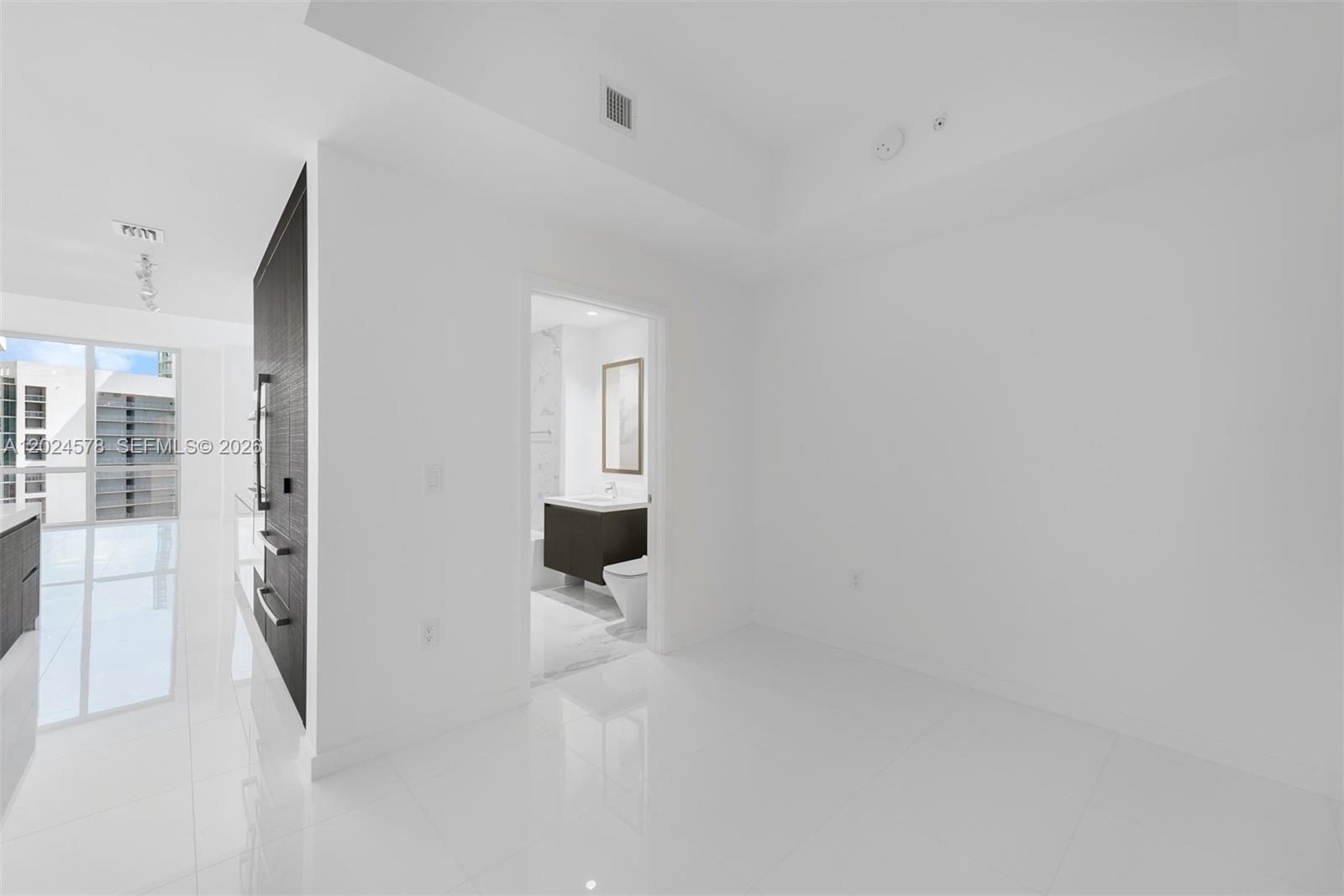 851 NE 1st Ave # 4305
