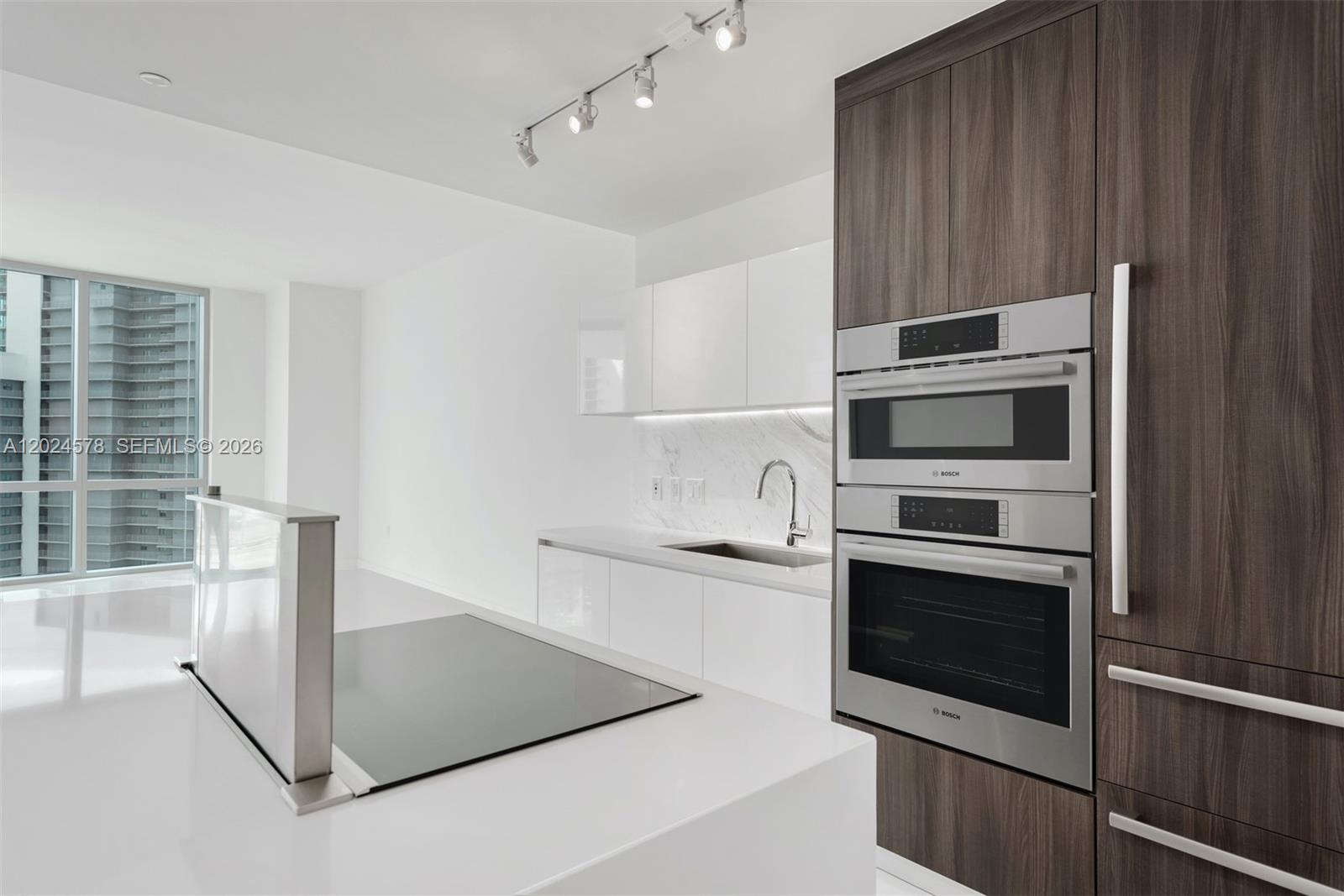 851 NE 1st Ave # 4305