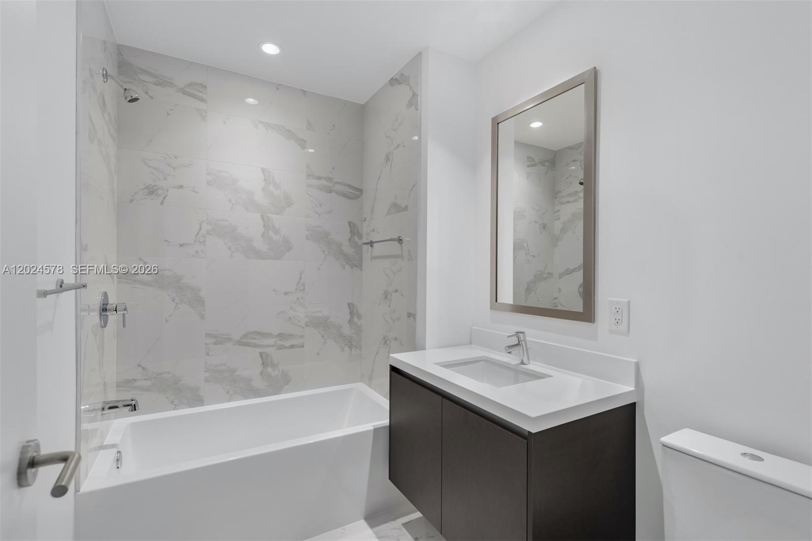 851 NE 1st Ave # 4305