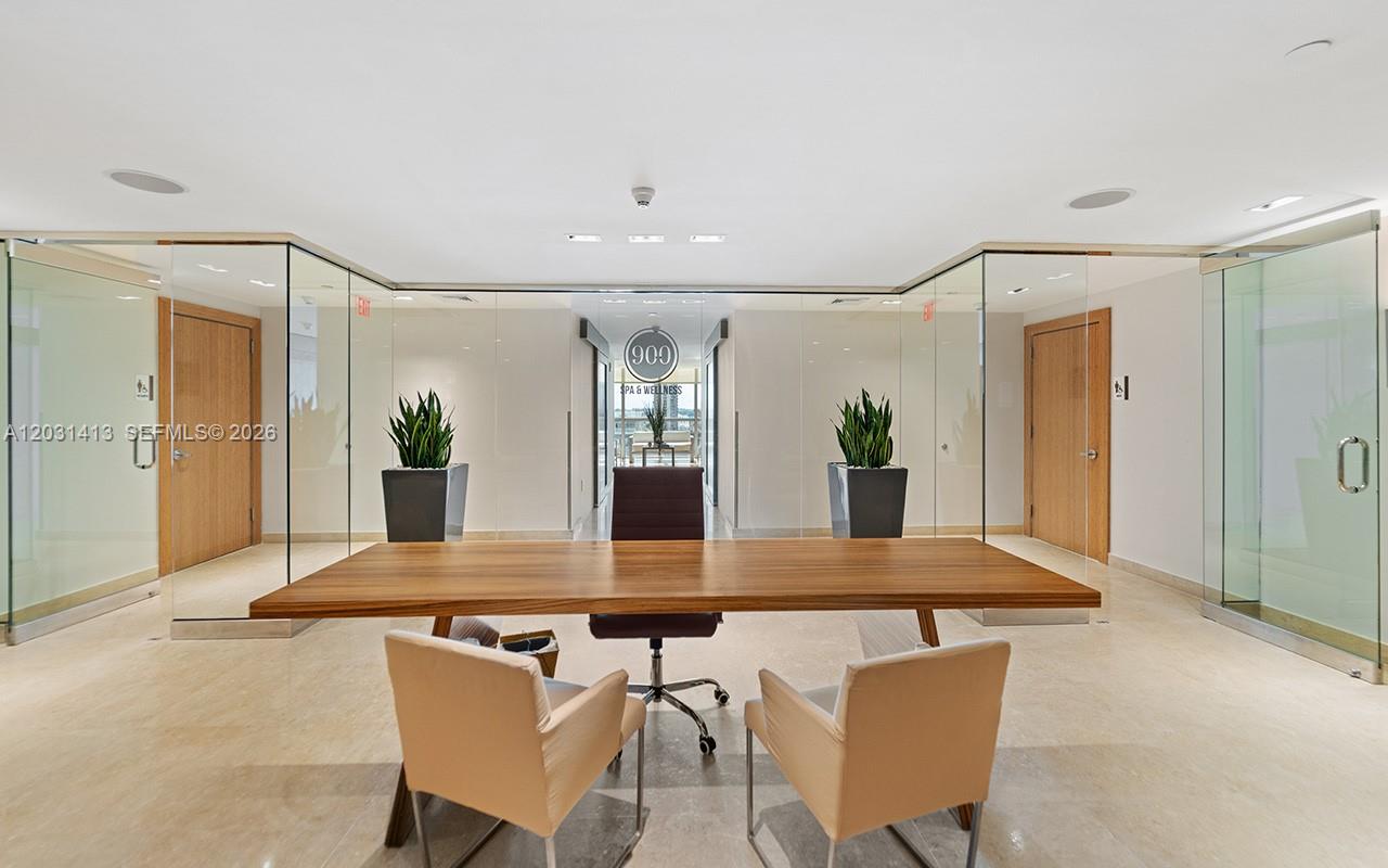 900 Biscayne Bay 2101