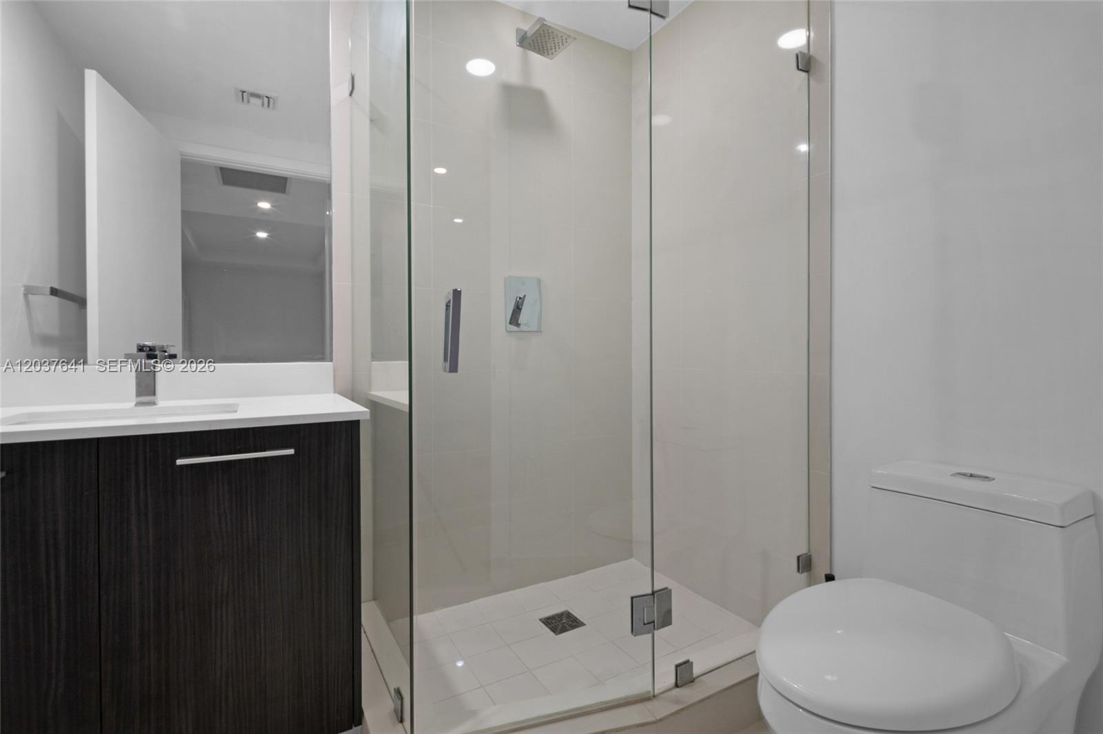 45 SW 9th St # 2305