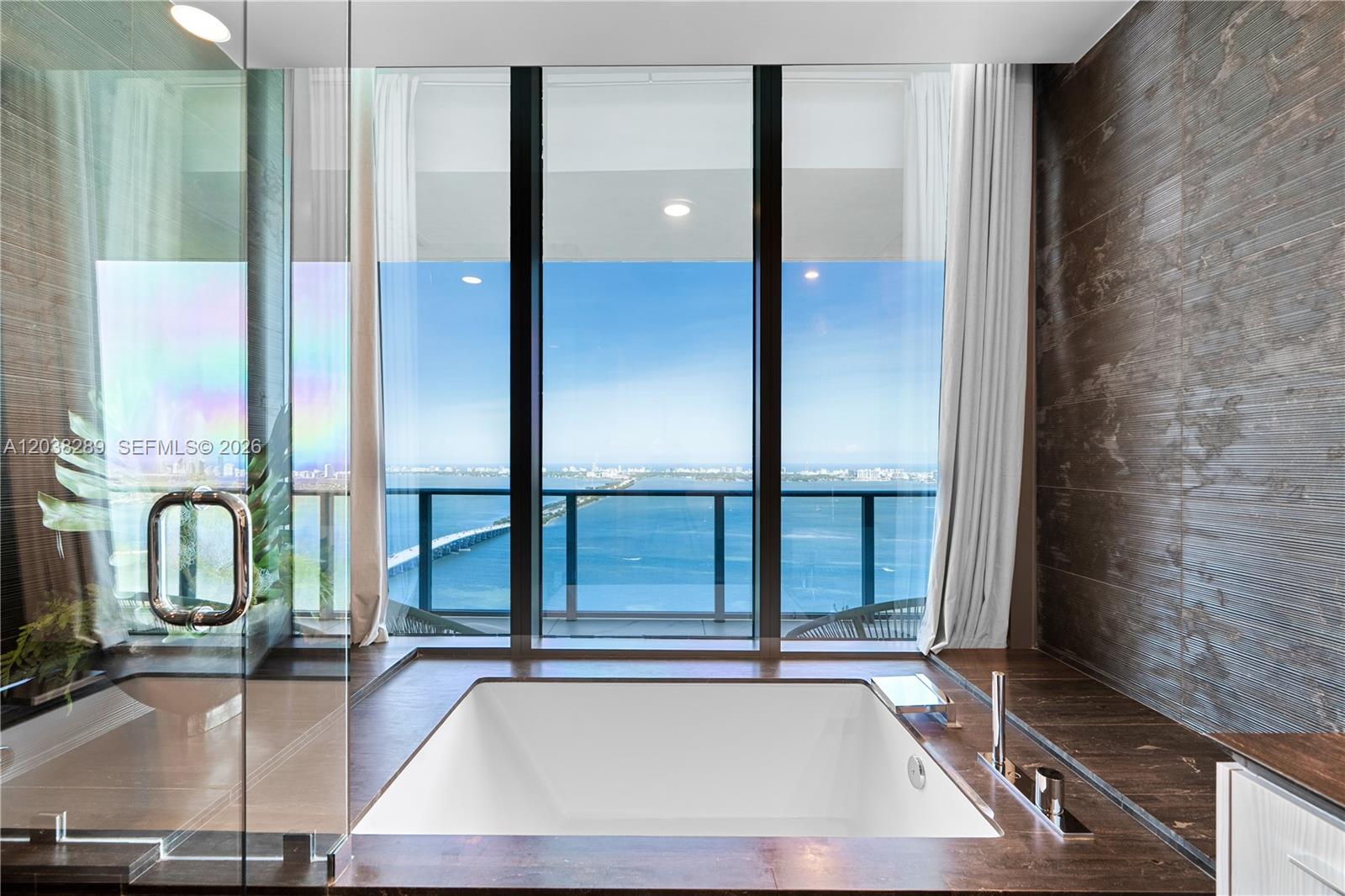 One Paraiso PH5201