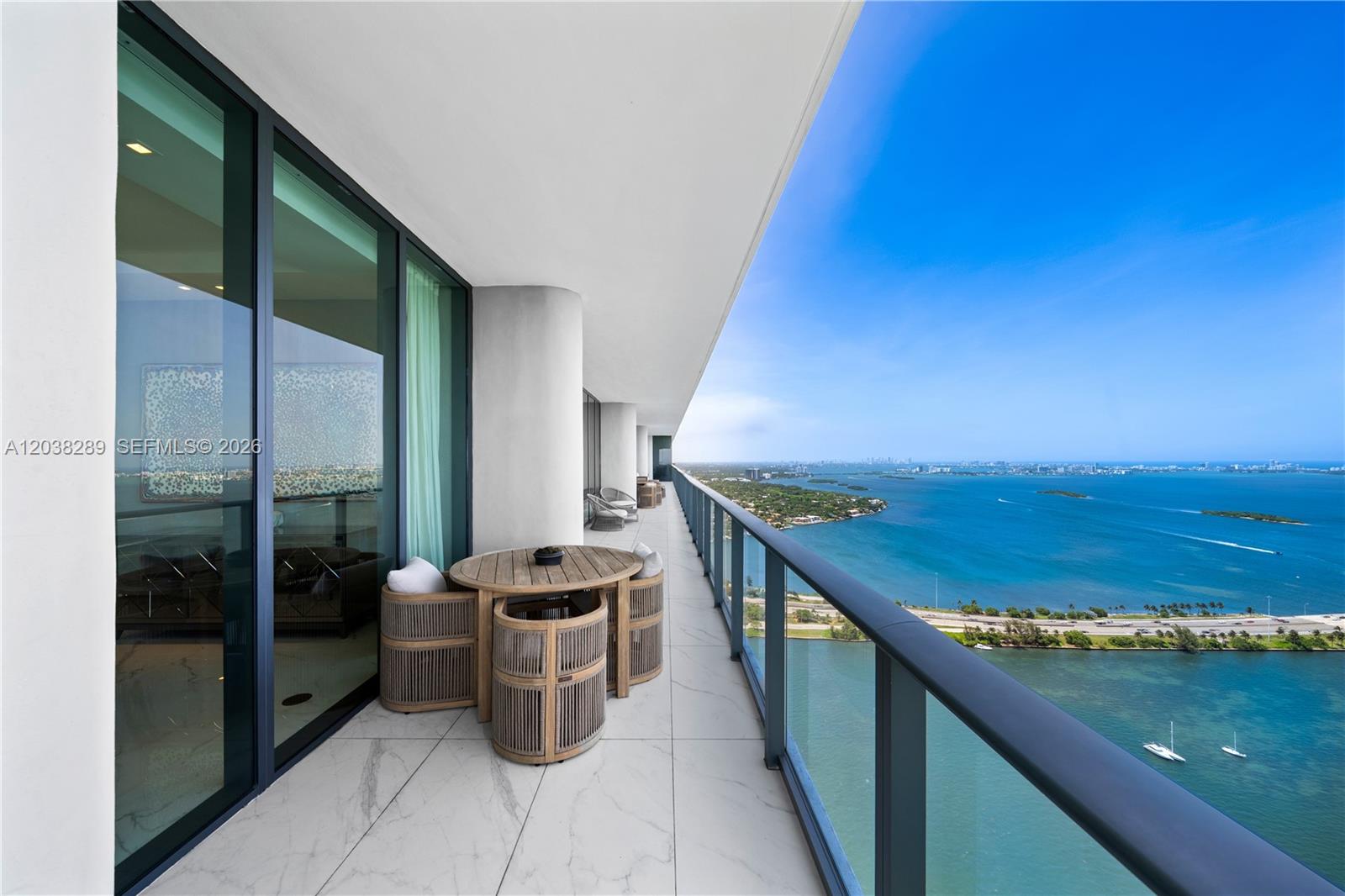 One Paraiso PH5201