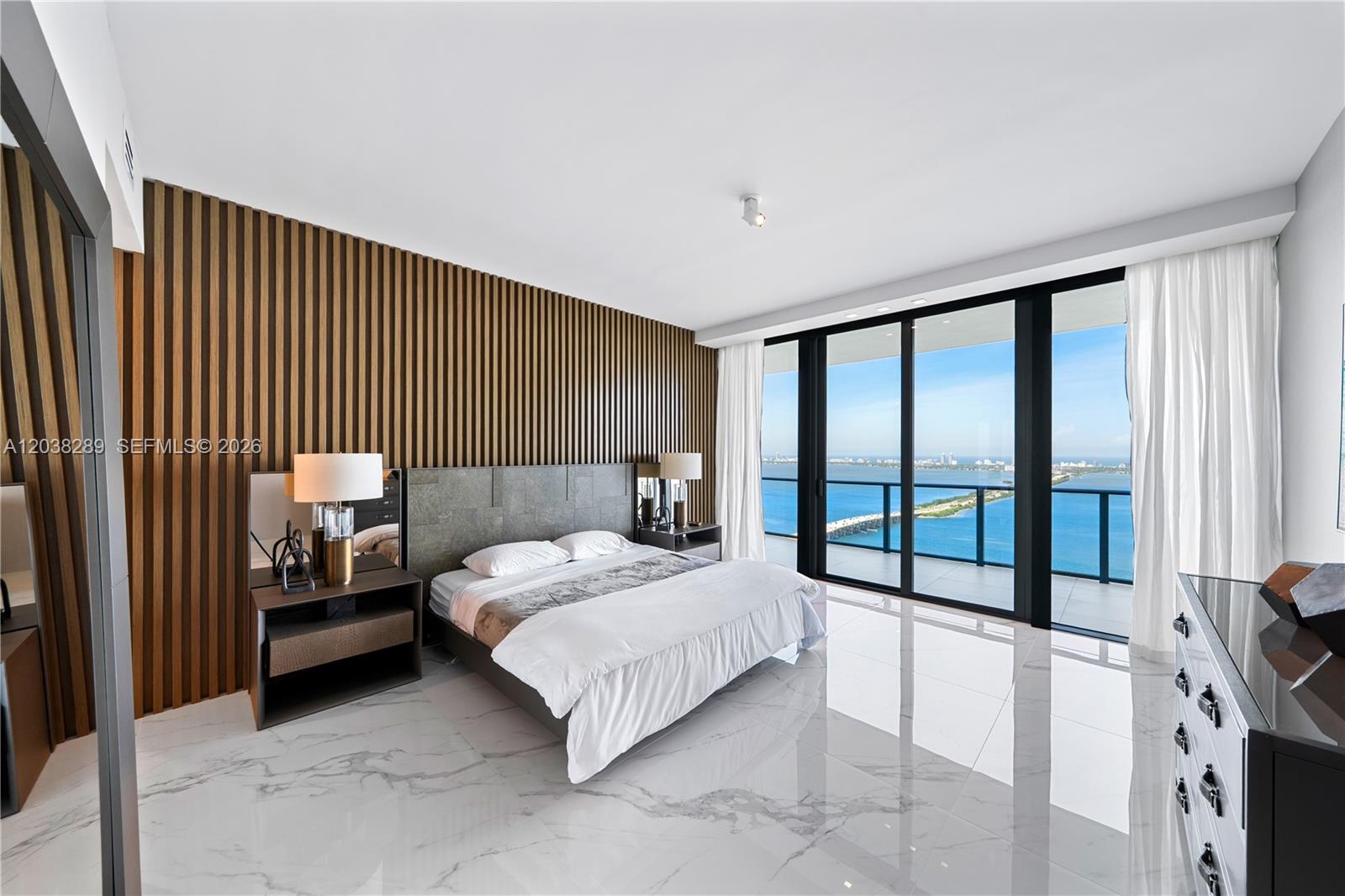 One Paraiso PH5201