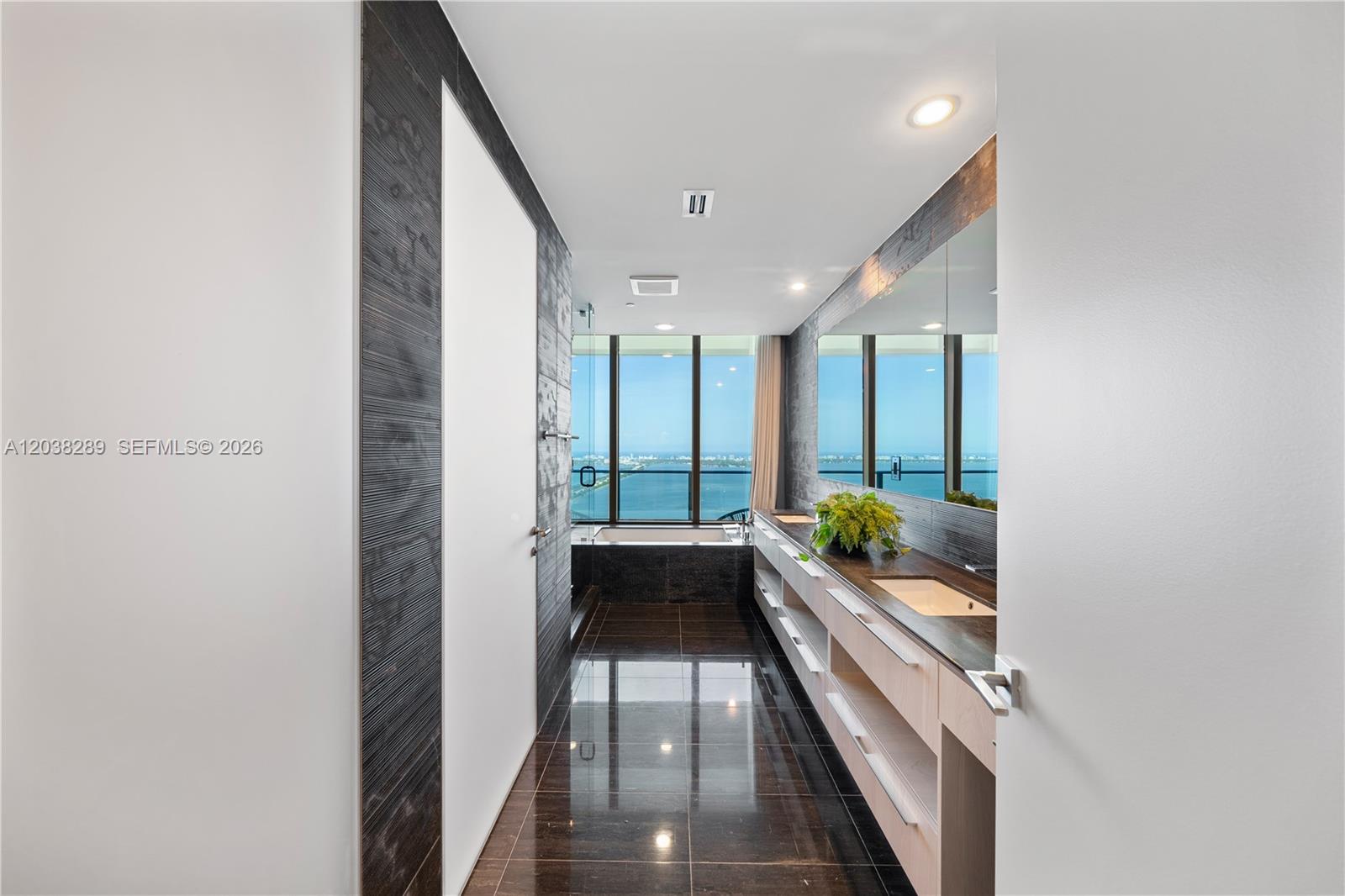 One Paraiso PH5201