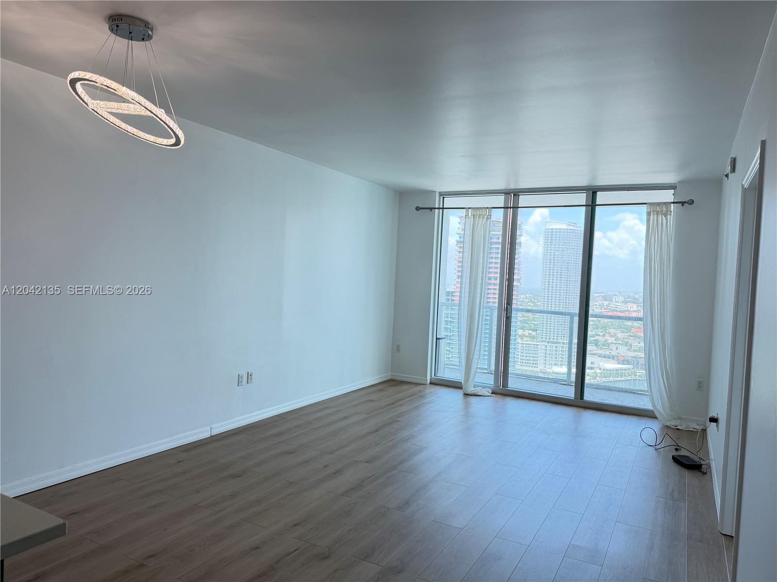 55 SE 6th St # 3900