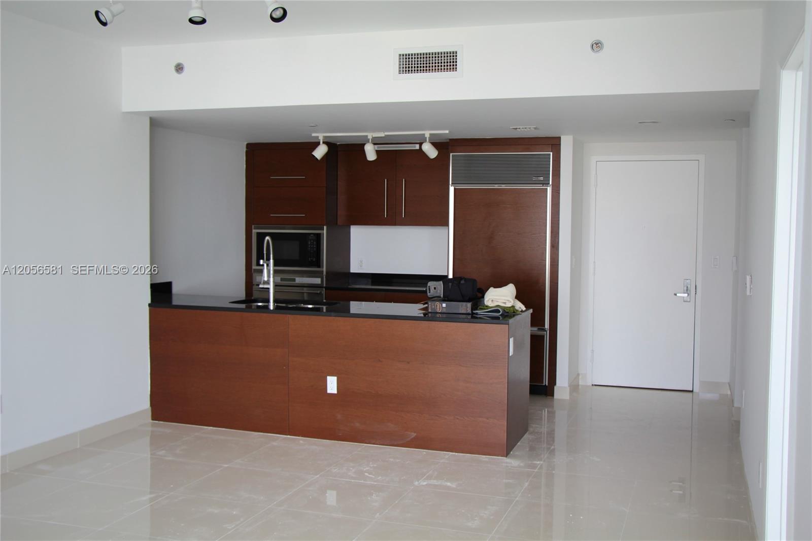 465 BRICKELL AV # 3006
