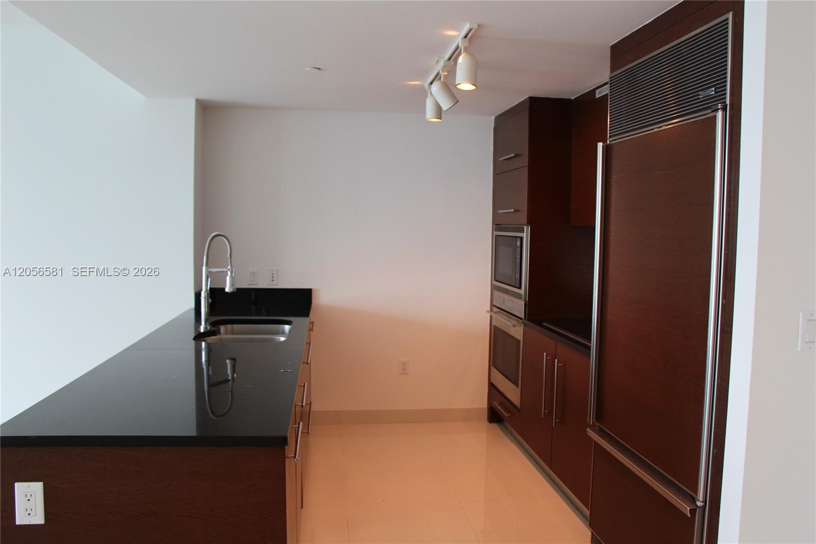 465 BRICKELL AV # 3006