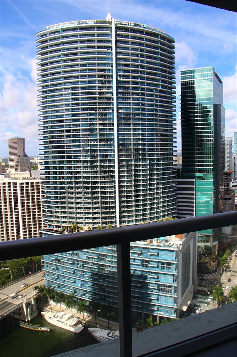 465 BRICKELL AV # 3006